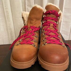 SOREL Ainsley Conquest Weatherproof Shearling Lined Cold Weather Boots. Size 10